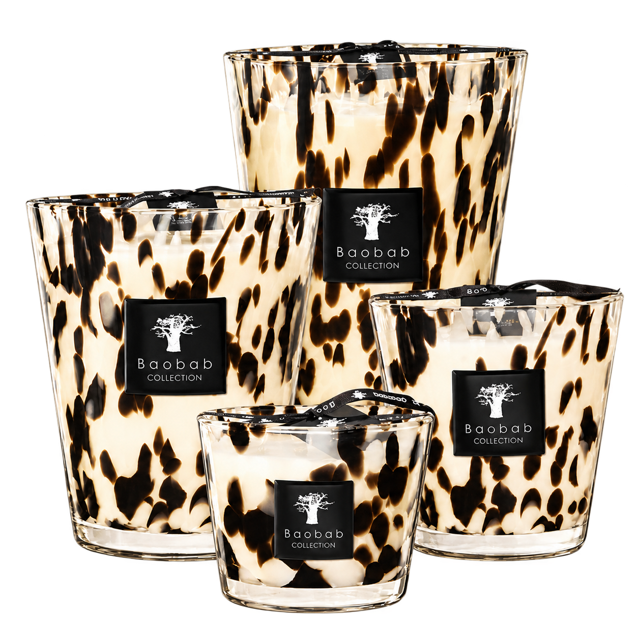 Ensemble détouré de quatre bougies Baobab Black Pearls en verre noir et ivoire.